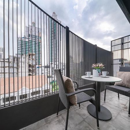 Отель Aspira Parc Sukhumvit 22 Бангкок Экстерьер фото