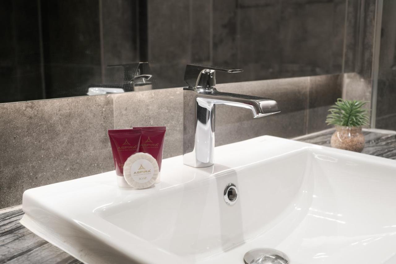 Отель Aspira Parc Sukhumvit 22 Бангкок Экстерьер фото