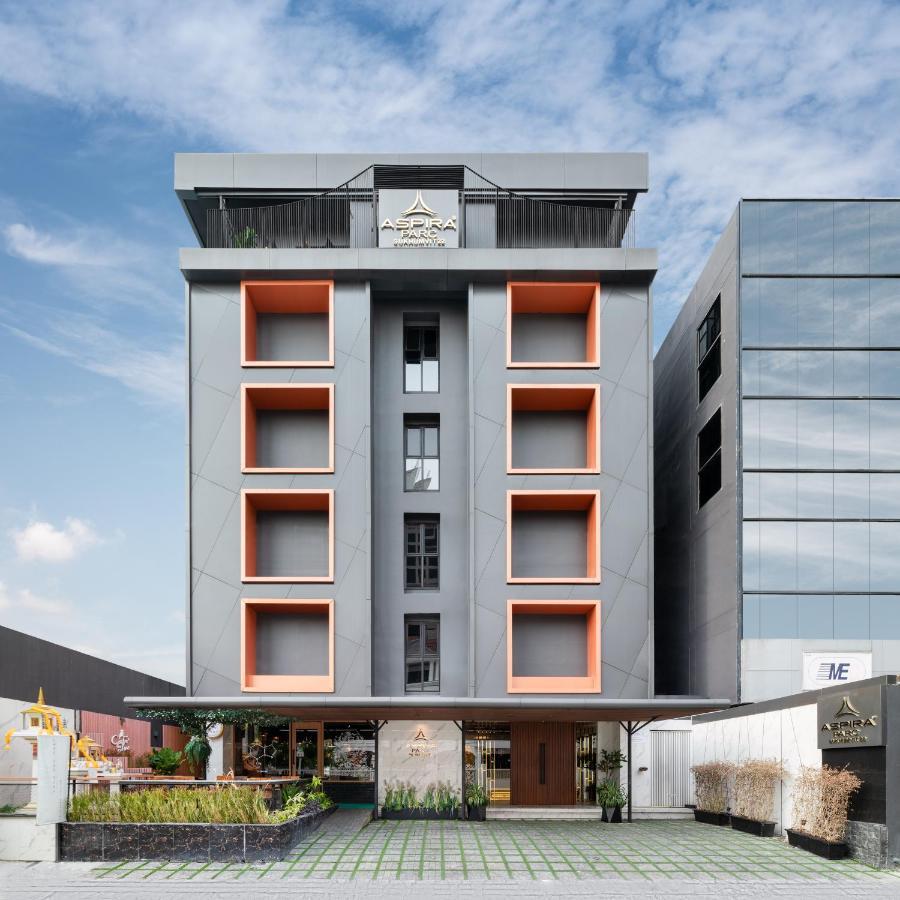 Отель Aspira Parc Sukhumvit 22 Бангкок Экстерьер фото