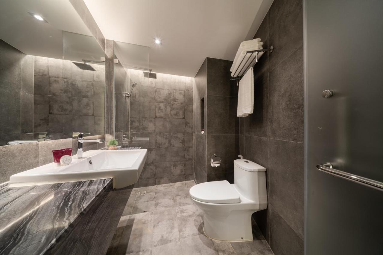 Отель Aspira Parc Sukhumvit 22 Бангкок Экстерьер фото